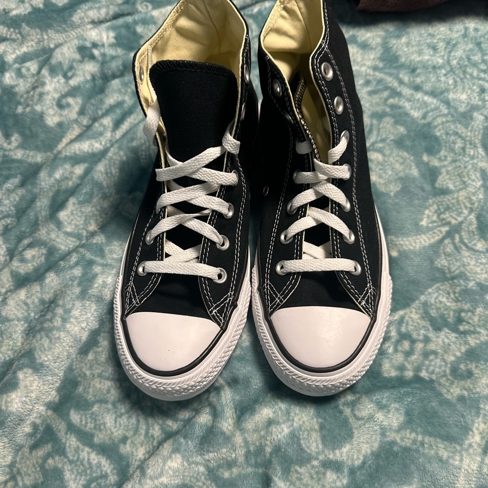 Converse Black and White High-Top Sneakers Wide width, Men’s 6, Women’s 8.
